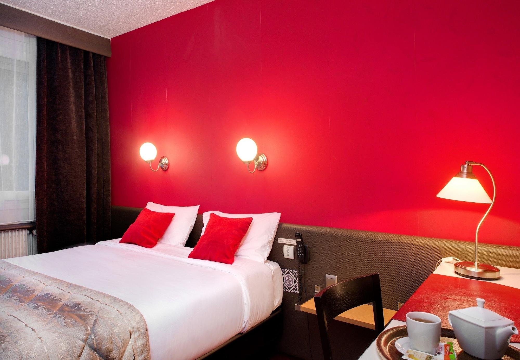 Hotel Logis Du Midi - Etienne Sud 3*