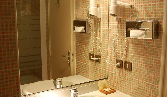 Hotel Logis Du Midi - Etienne Sud 3*