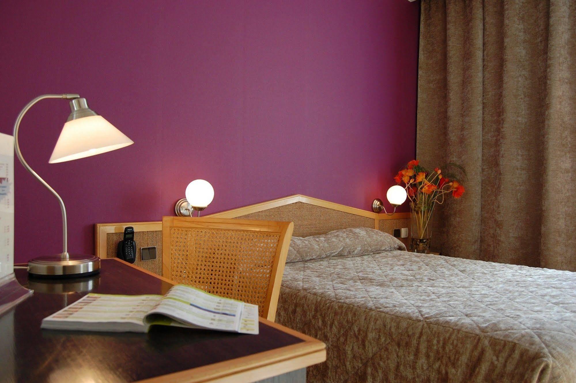 Hotel Logis Du Midi - Etienne Sud 3*