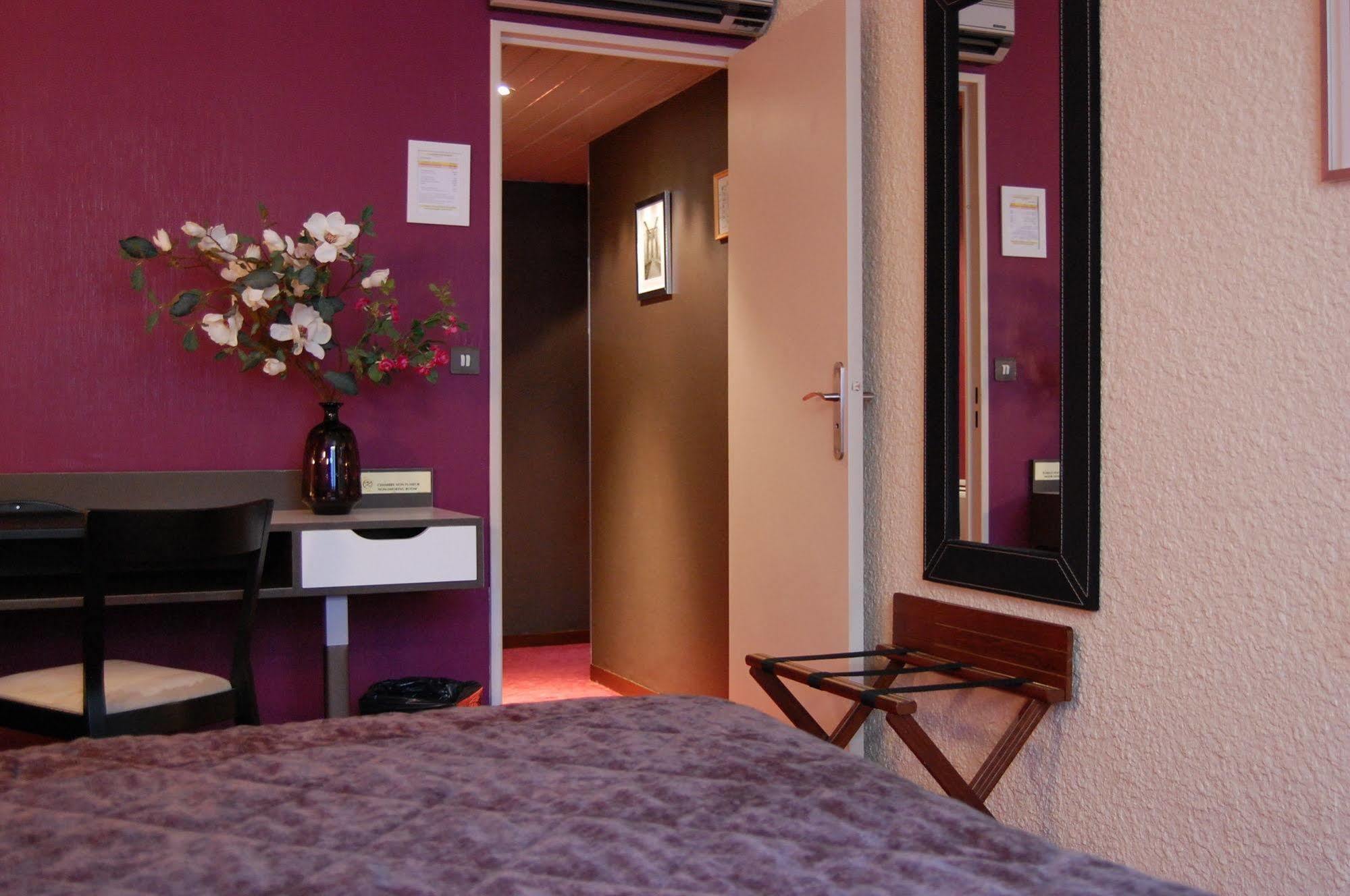 Logis Du Midi - Etienne Sud 3*
